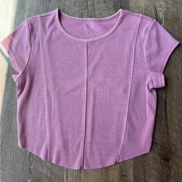 𝐀𝐫𝐢𝐳𝐨𝐧𝐚 𝐑𝐨𝐮𝐧𝐝 𝐍𝐞𝐜𝐤 𝐒𝐡𝐨𝐫𝐭 𝐒𝐥𝐞𝐞𝐯𝐞 𝐂𝐫𝐨𝐩 𝐓𝐨𝐩 - Picture 1 of 6